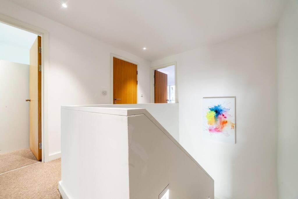 Apartamento Stunning New 3 Bdr Duplex Wbalcony, East Londres Exterior foto