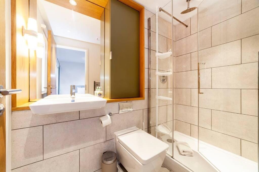 Apartamento Stunning New 3 Bdr Duplex Wbalcony, East Londres Exterior foto